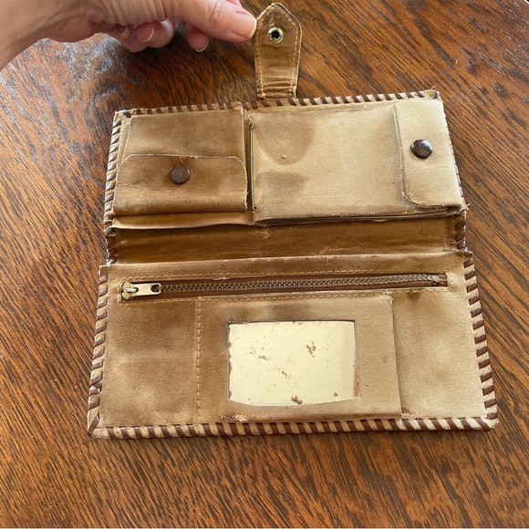 Vintage Hand Tooled Leather Wallet - Picture 6 of 15